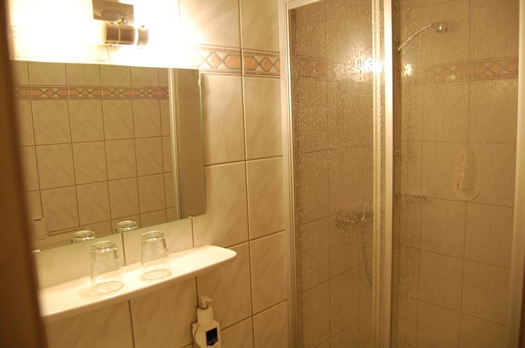 Hotel Jahnke Нойбранденбург Стая снимка