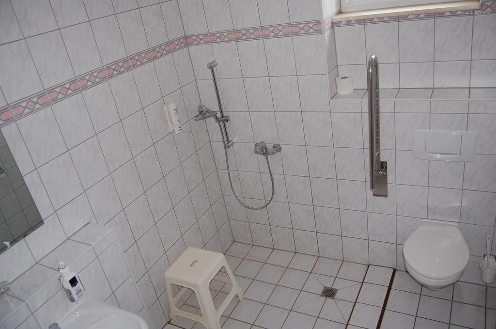 Hotel Jahnke Нойбранденбург Стая снимка